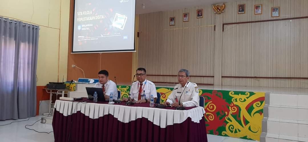 Sosialisasi Tata Kelola Perpustakaan Digital Bersama PT Erlangga di SMKN 1 Sanggau