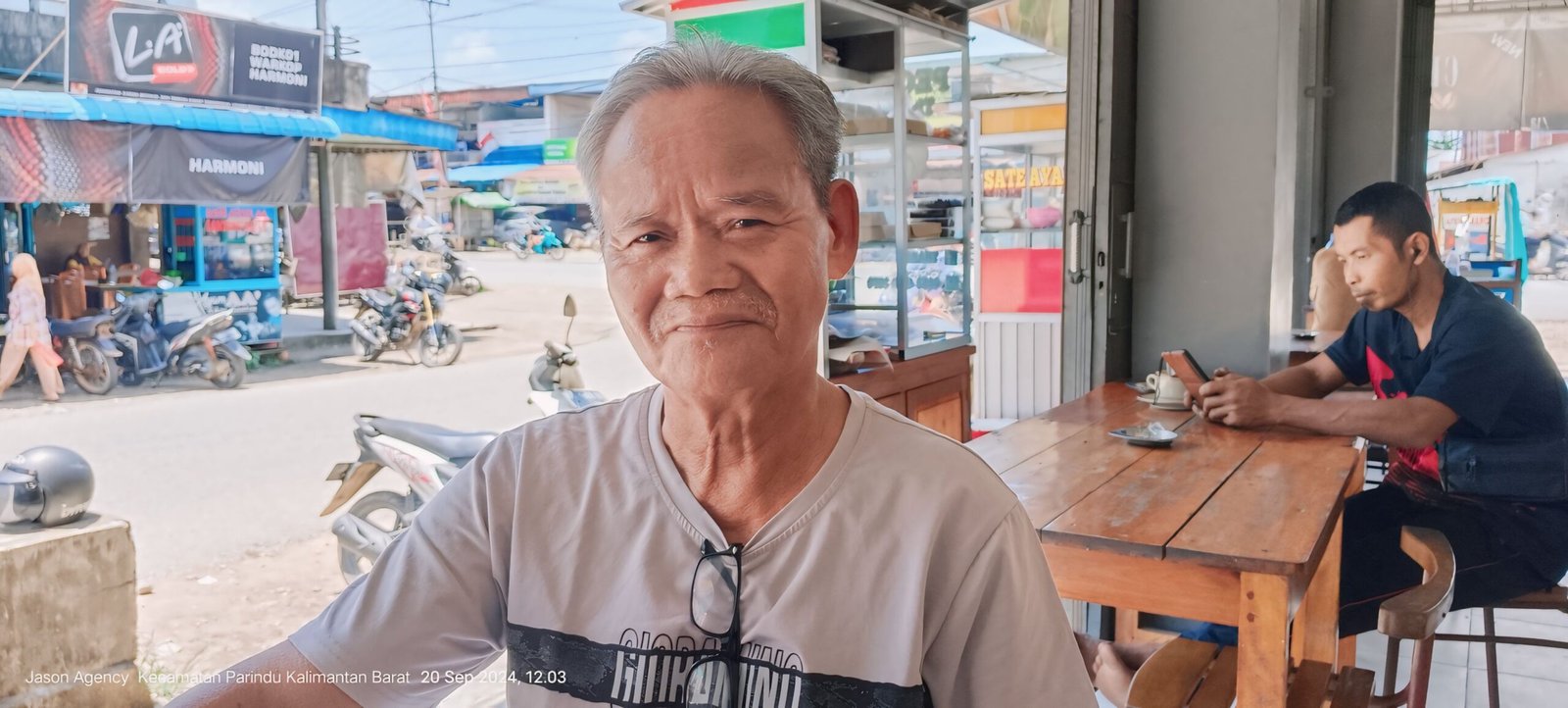 Bapak Engelbertus Acang Soroti Keramaian Pasar Senggol Bodok