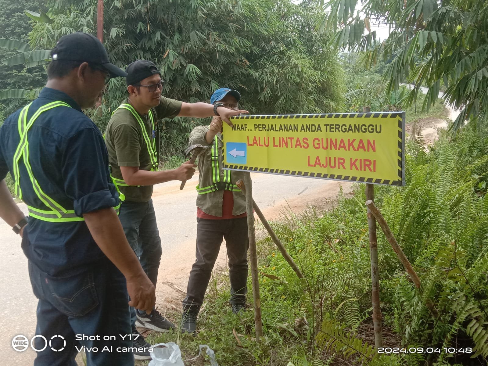 Peringatan bagi Pengguna Jalan Menuju Meliau: Perhatikan Rambu di Jembatan Ujung Mpaong