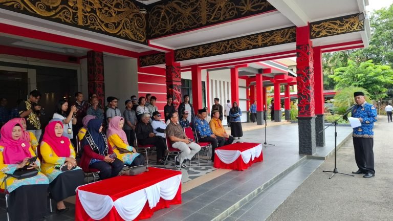 Pejabat Sekretaris Daerah Kabupaten Sanggau Menyampaikan Dukungan Terhadap Kontingen Sanggau di Festival Melayu Kalimantan Barat 2024