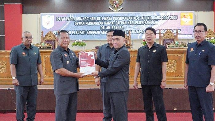 Rapat Paripurna DPRD Kabupaten Sanggau: Pembahasan Raperda APBD Tahun Anggaran 2025