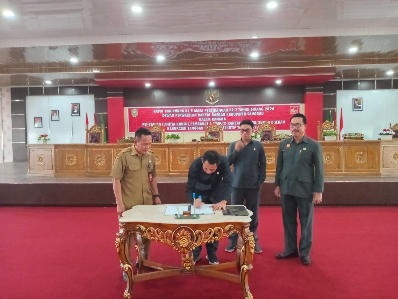 Wakil Ketua DPRD Sanggau, Acam, Pimpin Penetapan Pansus Pembahasan Empat Raperda