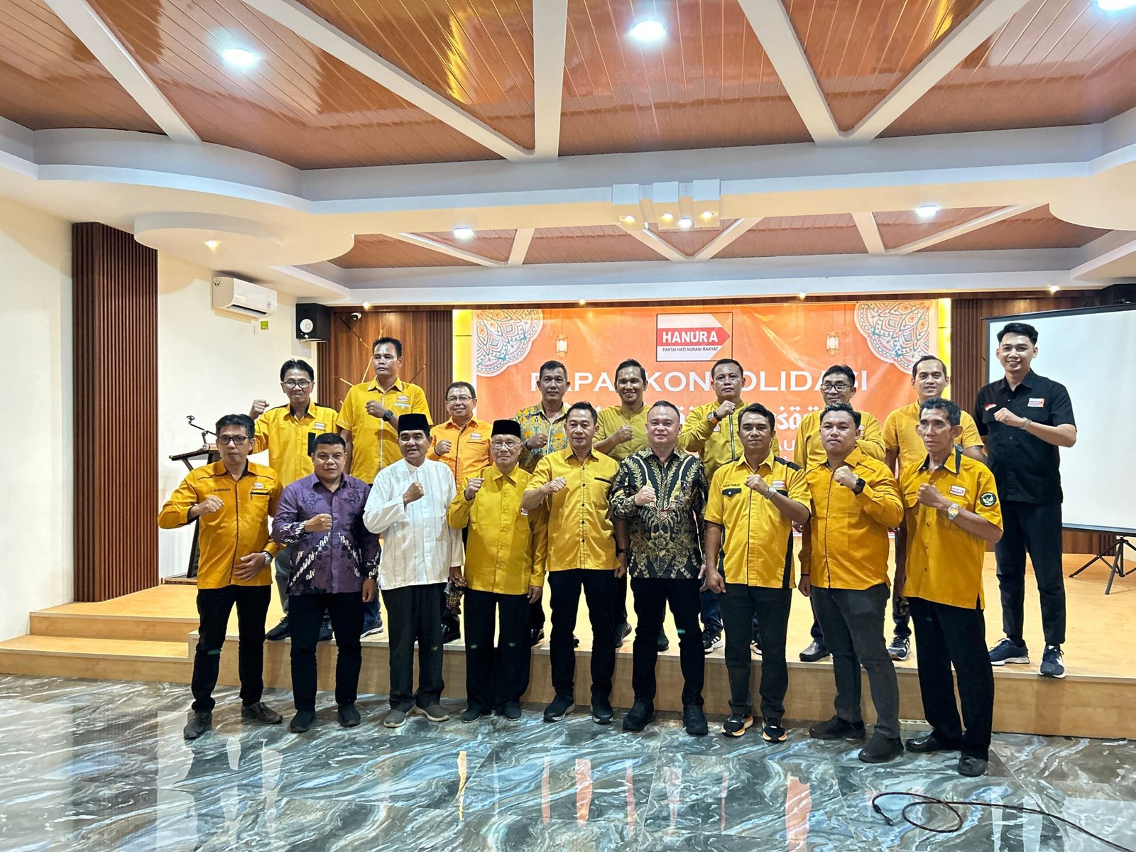 Partai HANURA Gelar Rapat Konsolidasi dan Buka Puasa Bersama di Hotel Harvey Sanggau