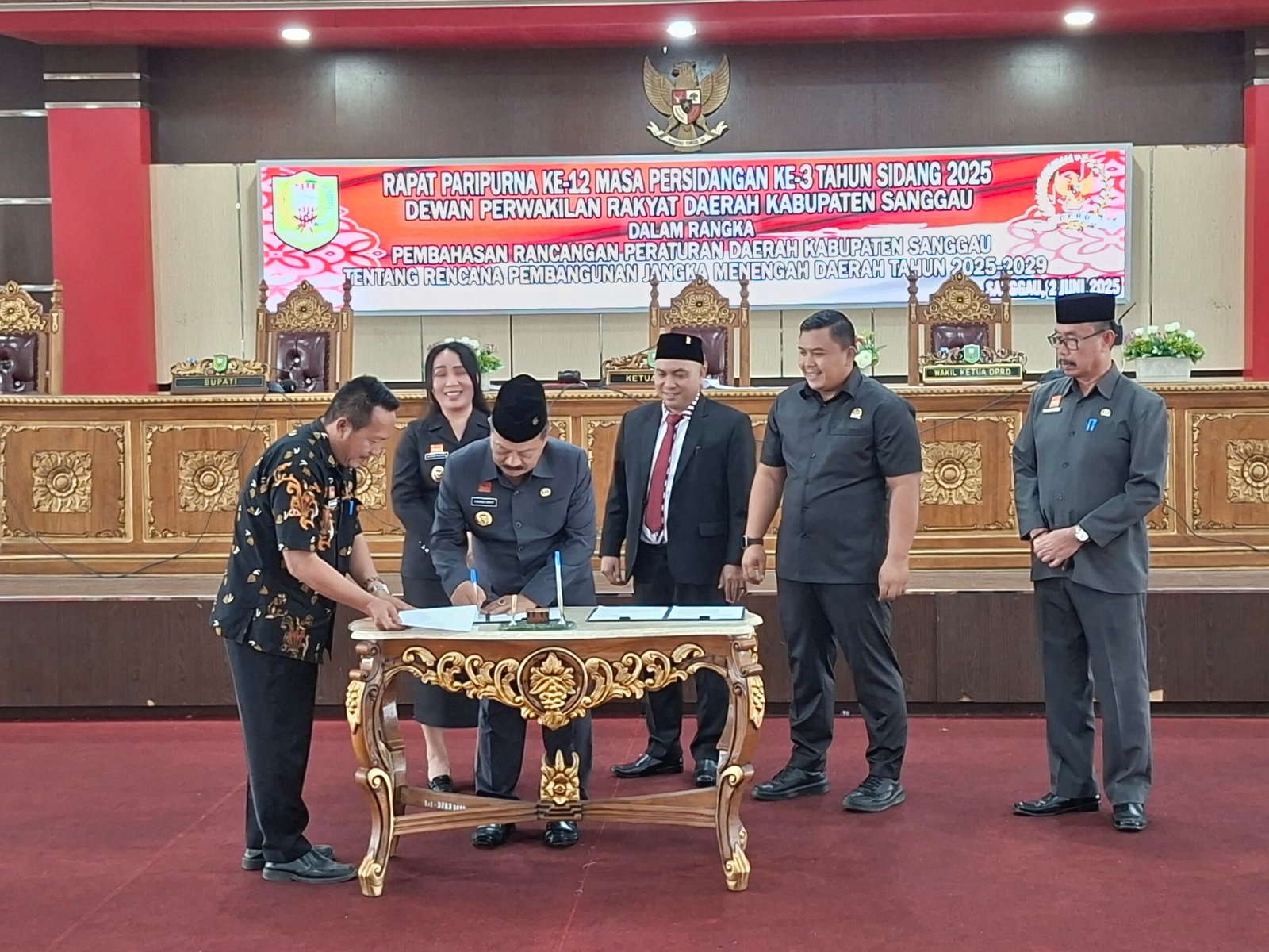 Rapat Paripurna DPRD Sanggau Sahkan RPJMD 2025–2029