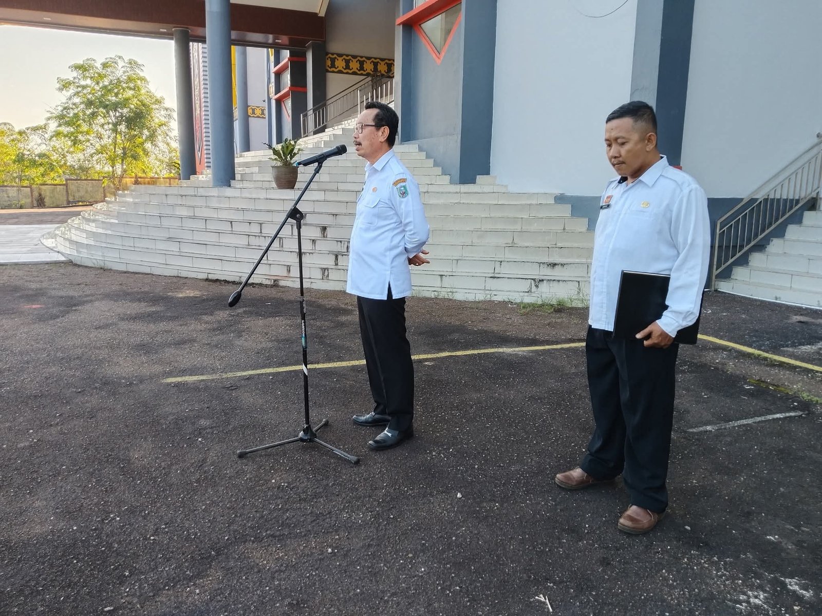 Sekretaris DPRD Sanggau Ingatkan Pentingnya Kekompakan dan Standarisasi Kerja dalam Apel Pagi
