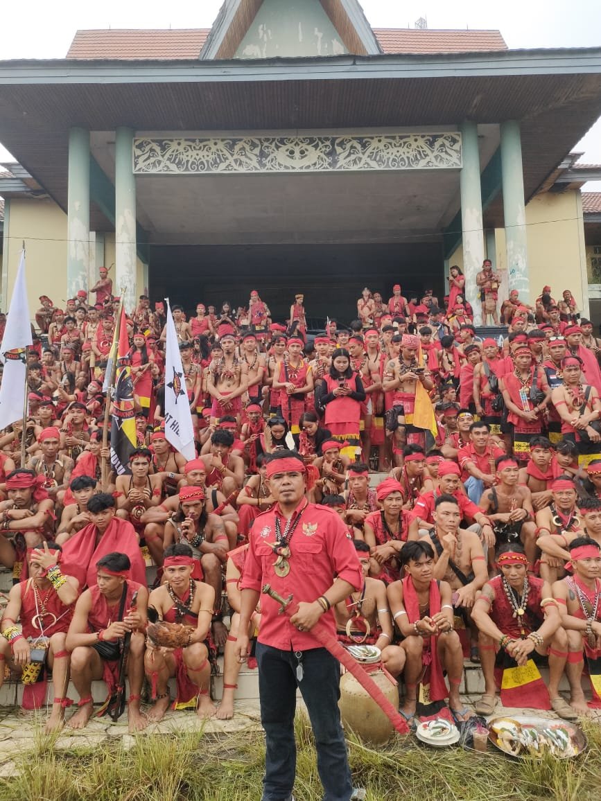 TBBR DPD KABUPATEN SANGGAU: TEGAS TOLAK TRANSMIGRASI KE KALIMANTAN DI PERBATASAN ENTIKONG