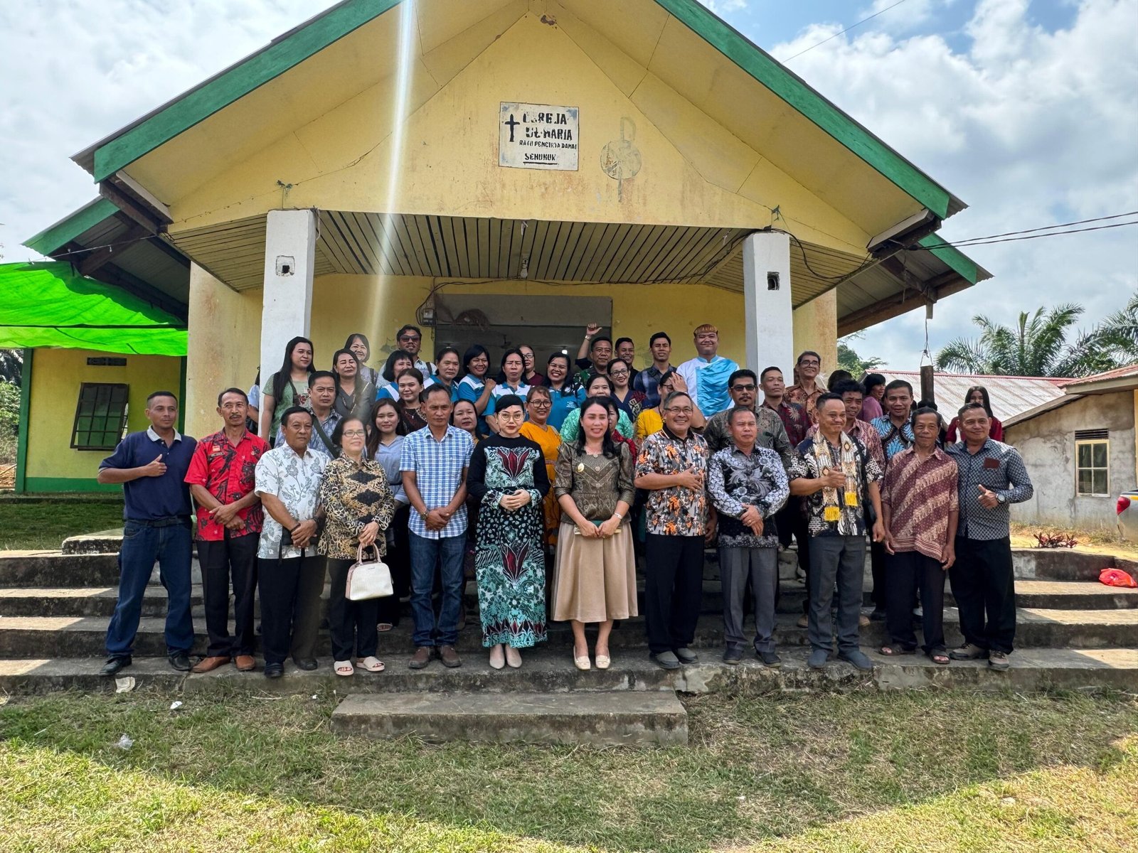 Peletakan batu pertama pembanguna Gereja Stasi Senunuk Paroki Pusat Damai Keuskupan Sanggau