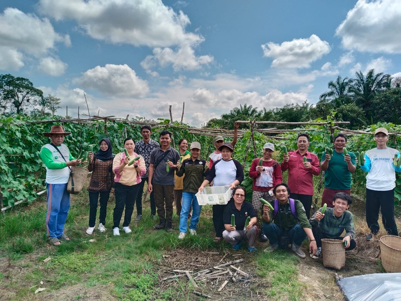 Kelompok Tani Melati Apresiasi Kunjungan Kabid Hortikultura Sanggau dan Mahasiswa Untan