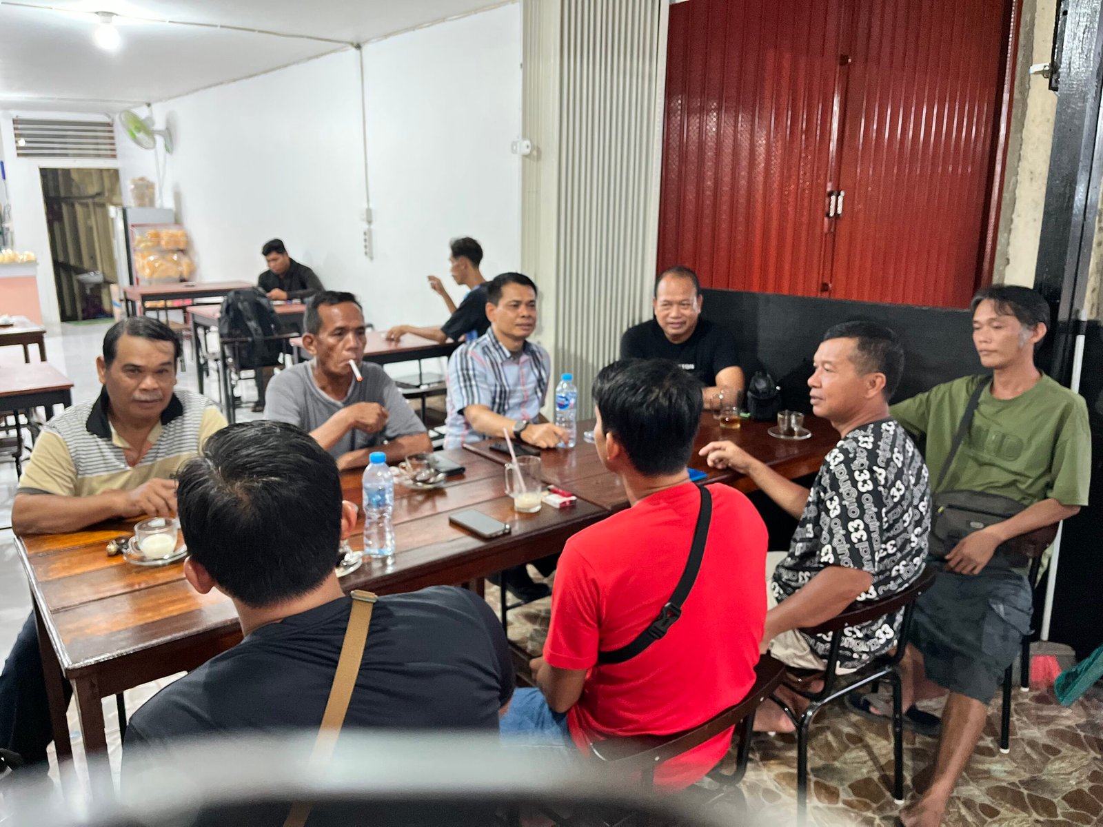 Silaturahmi Anggota DPRD Sanggau dengan Kapolsek Parindu: Perkuat Sinergitas untuk Masyarakat